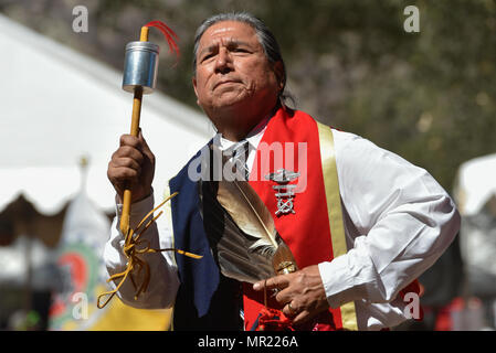 Eine Native American Elder an der jährlichen Chumasch Pow Wow in Live Oak, Santa Ynez, Kalifornien Stockfoto