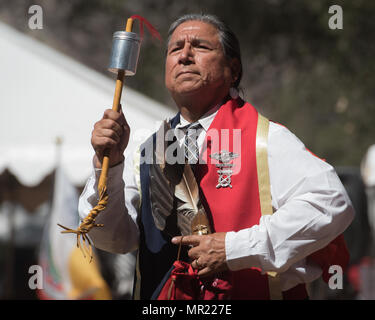 Eine Native American Elder an der jährlichen Chumasch Pow Wow in Live Oak, Santa Ynez, Kalifornien Stockfoto