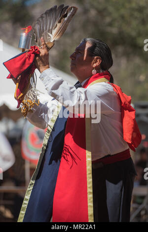 Eine Native American Elder an der jährlichen Chumasch Pow Wow in Live Oak, Santa Ynez, Kalifornien Stockfoto