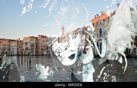 Der Karneval auf dem Canal Grande in Venedig Stockfoto