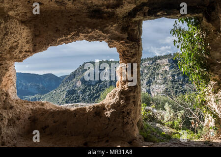 Innenraum eines Grabes in Pantalica, eine Nekropole in Sizilien Stockfoto