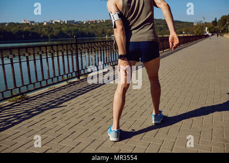 Verletzungen, Stretching, auf einen Lauf in einem runner Quetschung Stockfoto