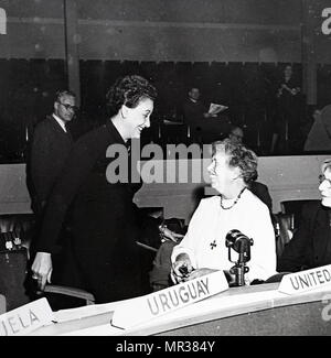 Foto von Eleanor Roosevelt, die die Vereinigten Staaten auf der Konferenz der Vereinten Nationen. Eleanor Roosevelt (1884-1962) ein US-amerikanischer Politiker und ehemalige First Lady der Vereinigten Staaten von Amerika. Vom 20. Jahrhundert Stockfoto