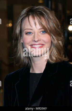 Jodie Foster anreisen, bei der Premiere von Panic Room im Loews Jahrhundert Theater in Los Angeles. März 18, 2002. 10 FosterJodie 04 Red Carpet Event, Vertikal, USA, Filmindustrie, Prominente, Fotografie, Bestof, Kunst, Kultur und Unterhaltung, Topix Prominente Fashion/Vertikal, Besten, Event in Hollywood Leben - Kalifornien, Roter Teppich und backstage, USA, Film, Stars, Film Stars, TV Stars, Musik, Promis, Fotografie, Bestof, Kunst, Kultur und Unterhaltung, Topix, headshot, vertikal, eine Person aus dem Jahr 2002, Anfrage tsuni@Gamma-USA.com Stockfoto