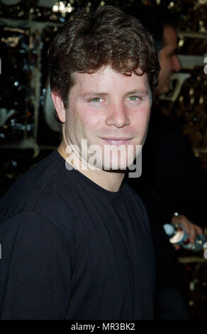Sean Astin bei der Premiere von 'Die Another Day' bei der Ankunft im Shrine Auditorium in Los Angeles. November 11, 2002. AstinSean 124 Red Carpet Event, Vertikal, USA, Filmindustrie, Prominente, Fotografie, Bestof, Kunst, Kultur und Unterhaltung, Topix Prominente Fashion/Vertikal, Besten, Event in Hollywood Leben - Kalifornien, Roter Teppich und backstage, USA, Film, Stars, Film Stars, TV Stars, Musik, Promis, Fotografie, Bestof, Kunst, Kultur und Unterhaltung, Topix, headshot, vertikal, eine Person aus dem Jahr 2002, Anfrage tsuni@Gamma-USA.com Stockfoto