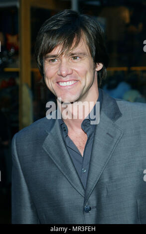 Jim Carrey in "Bruce allmächtig" Premiere an der Universal Cineplex Theater in Los Angeles. 14. Mai 2003. CarreyJim 013 Red Carpet Event, Vertikal, USA, Filmindustrie, Prominente, Fotografie, Bestof, Kunst, Kultur und Unterhaltung, Topix Prominente Fashion/Vertikal, Besten, Event in Hollywood Leben - Kalifornien, Roter Teppich und backstage, USA, Film, Stars, Film Stars, TV Stars, Musik, Promis, Fotografie, Bestof, Kunst, Kultur und Unterhaltung, Topix, headshot, vertikal, eine Person aus dem Jahr 2003, Anfrage tsuni@Gamma-USA.com Stockfoto