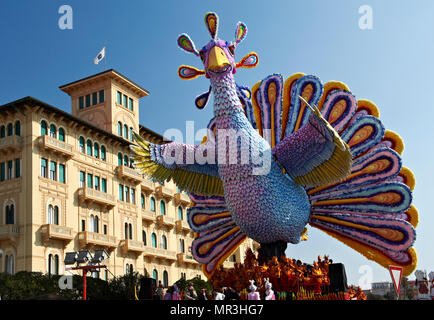 Viareggio, 26 Febbraio 2012, La sfilata dei Carri allegorici sul Lungomare Stockfoto