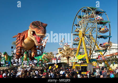 Viareggio, 26 Febbraio 2012, La sfilata dei Carri allegorici sul Lungomare Stockfoto