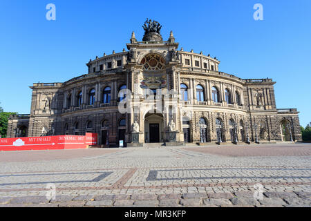 Dresden, Sachsen. Haus der Frauenkirche Dresden, an einem sonnigen Tag mit blauen Himmel. Deutschland Wahrzeichen. 18.05.2018