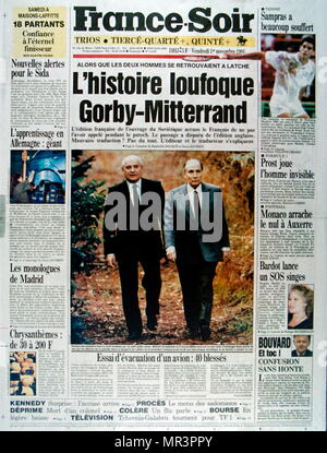 Vordere Seite der französischen Zeitung "France Soir", ein Treffen zwischen dem französischen Präsidenten Francois Mitterrand und der russische Staatschef Michail Gorbatschow 1991 Stockfoto