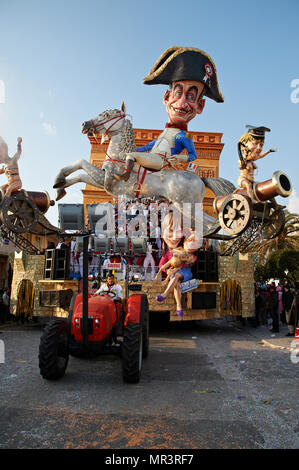 Viareggio, 26 Febbraio 2012, La sfilata dei Carri allegorici sul Lungomare Stockfoto