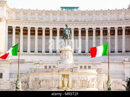 Bronzene Reiterstatue von Victor Emmanuel II. auf dem Altar des Vaterlandes (Vittoriano) in Rom, Italien Stockfoto