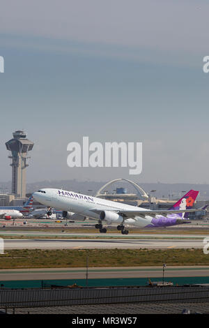 Hawaiian Airlines Airbus A330 Passenger Jet aus vom internationalen Flughafen von Los Angeles, LAX, Kalifornien, USA. Stockfoto