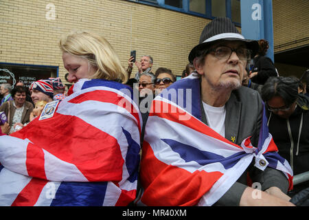 Medien der Welt und Royal Fans sammeln außerhalb Lindo Flügel der St Mary's Hospital, Paddington, als die Herzogin von Cambridge hat das Krankenhaus wurde in den frühen Stadien der Arbeit zugelassen. Mit: Atmosphäre, Wo: London, Vereinigtes Königreich, wenn: 23 Apr 2018 Credit: Dinendra Haria/WANN Stockfoto