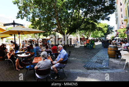 Cafés und Restaurants am Greenmarket Square im Stadtzentrum von Kapstadt. Stockfoto