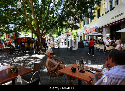 Cafés und Restaurants am Greenmarket Square im Stadtzentrum von Kapstadt. Stockfoto