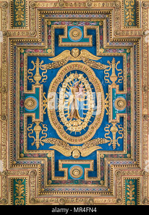 Jungfrau und Kind Holz- Emblem auf der Decke der Basilika Santa Maria in Ara Coeli, in Rom, Italien. Stockfoto