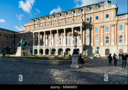 Budapest, Ungarn. Am rechten Ufer der Donau, Fassade der Innenhof der Burg von Buda. *** Local Caption *** Stockfoto