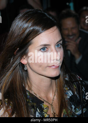 Courteney Cox-Arquette anreisen, bei der Premiere von "Serving Sara' an der Samuel Goldwyn Theater an der Akademie der Künste und Wissenschaften in Los Angeles. August 20, 2002. Cox ArquetteCourteney 07 Red Carpet Event, Vertikal, USA, Filmindustrie, Prominente, Fotografie, Bestof, Kunst, Kultur und Unterhaltung, Topix Prominente Fashion/Vertikal, Besten, Event in Hollywood Leben - Kalifornien, Roter Teppich und backstage, USA, Film, Stars, Film Stars, TV Stars, Musik, Promis, Fotografie, Bestof, Kunst, Kultur und Unterhaltung, Topix, headshot, Vertikal, auf Stockfoto