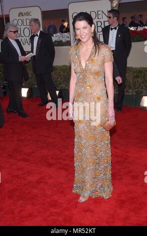 Lauren Graham (GILMORE GIRLS) kommt an der 2002 Golden Globe Awards im Beverly Hills Hilton in Beverly Hills, CA, Sonntag, 20 Januar, 2002. JPGGrahamLauren GrahamLauren 02B.02B Red Carpet Event, Vertikal, USA, Filmindustrie, Prominente, Fotografie, Bestof, Kunst, Kultur und Unterhaltung, Topix Prominente Fashion/Vertikal, Besten, Event in Hollywood Leben - Kalifornien, Roter Teppich und backstage, USA, Film, Stars, Film Stars, TV Stars, Musik, Promis, Fotografie, Bestof, Kunst, Kultur und Unterhaltung, Topix, vertikal, eine Person aus dem Jahr 20. Stockfoto