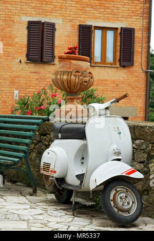 Classic Vespa ist eines der Erzeugnisse des Industrial Design weltweit bekannteste und am häufigsten verwendet, als Symbol des italienischen Design Stockfoto