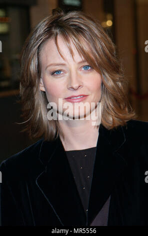 Jodie Foster anreisen, bei der Premiere von Panic Room im Loews Jahrhundert Theater in Los Angeles. März 18, 2002. FosterJodie 06 Red Carpet Event, Vertikal, USA, Filmindustrie, Prominente, Fotografie, Bestof, Kunst, Kultur und Unterhaltung, Topix Prominente Fashion/Vertikal, Besten, Event in Hollywood Leben - Kalifornien, Roter Teppich und backstage, USA, Film, Stars, Film Stars, TV Stars, Musik, Promis, Fotografie, Bestof, Kunst, Kultur und Unterhaltung, Topix, headshot, vertikal, eine Person aus dem Jahr 2002, Anfrage tsuni@Gamma-USA.com Stockfoto