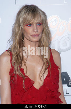 Daryl Hannah bei der Ankunft im "Kill Bill Vol. 1 PREMIERE' an der Chinese Theatre in Los Angeles. September 29, 2003. HannahDaryl 70 Red Carpet Event, Vertikal, USA, Filmindustrie, Prominente, Fotografie, Bestof, Kunst, Kultur und Unterhaltung, Topix Prominente Fashion/Vertikal, Besten, Event in Hollywood Leben - Kalifornien, Roter Teppich und backstage, USA, Film, Stars, Film Stars, TV Stars, Musik, Promis, Fotografie, Bestof, Kunst, Kultur und Unterhaltung, Topix, headshot, vertikal, eine Person aus dem Jahr 2003, Anfrage tsuni@Gamma-USA.com Stockfoto