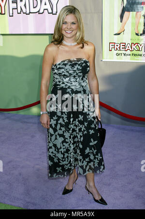 Julie Gonzalo Ankommend an der Kreuzung 'Freaky Freitag 'Premiere am El Captain Theater in Los Angeles. August 4, 2003 GonzaloJulie009 Red Carpet Event, Vertikal, USA, Filmindustrie, Prominente, Fotografie, Bestof, Kunst, Kultur und Unterhaltung, Topix Prominente Fashion/Vertikal, Besten, Event in Hollywood Leben - Kalifornien, Roter Teppich und backstage, USA, Film, Stars, Film Stars, TV Stars, Musik, Promis, Fotografie, Bestof, Kunst, Kultur und Unterhaltung, Topix, vertikal, eine Person aus dem Jahr 2003, Anfrage tsuni@Gamma-USA.com Mode - Volle Länge Stockfoto