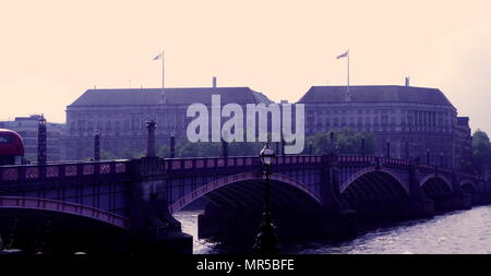 MI5 Hauptquartier in Thames House, auf Millbank, London. Der Sicherheitsdienst, auch MI5 (Military Intelligence, Abschnitt 5), wird der Zähler des Vereinigten Königreichs - und sie ist Teil der Intelligenz von Maschinen Stockfoto