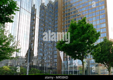 Foto von der Zentrale der Axel Springer International, Berlin, Deutschland. Axel Springer SE ist einer der größten Digital Publishing Häuser in Europa, mit zahlreichen Multimedia News Marken, wie BILD, WELT, und Fakt und beschäftigte mehr als 15.000 Mitarbeiter Stockfoto