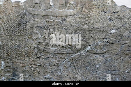 Alten assyrischen Soldaten auf Reed Boot, in den Sumpfgebieten des Südirak. Assyrische, ca. 640-620 ВС von Ninive, Süd-west Palace. Stockfoto