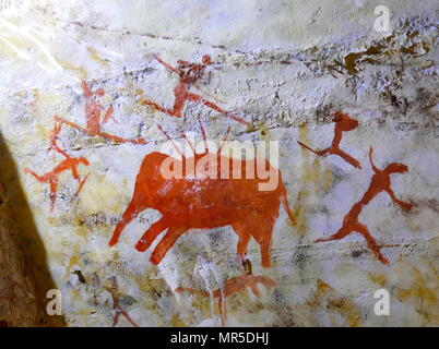 Replica Malerei aus der Höhle von Altamira (Cueva de Altamir) in der Nähe der historischen Stadt Santillana del Mar in Kantabrien, Spanien gelegen, ist für seine zahlreichen parietalen Höhlenmalereien mit kohlezeichnungen und polychrome Gemälde zeitgenössischer Flora und menschliche Hände, zwischen 18.500 und 14.000 Jahren während der jungpaläolithikum Erstellt von Paleo menschlichen Siedler bekannt. Die frühesten Bilder in der Höhle wurden rund 35.600 Jahren ausgeführt. Stockfoto