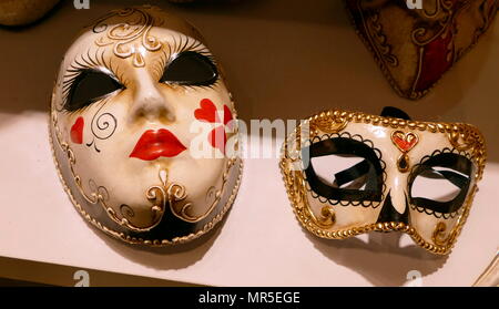 Karneval Masken zum Verkauf als Souvenirs in Venedig, Italien, 2017 Stockfoto