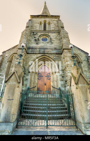 Vorderansicht der Gemeindekirche, historischen Gebäude aus Stein, die Davey Street, Hobart, Tasmanien in Australien. Sonnenuntergang geschossen. Famopus in Hobart Stadt. Stockfoto