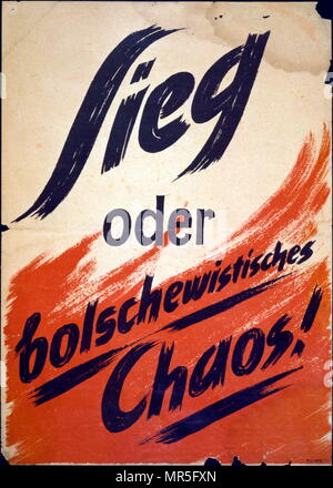 Krieg oder bolschewistischen Chaos!" Die deutsche Propaganda Poster im April 1945 am Ende des Zweiten Weltkriegs ausgestellt als Berlin belagert Stockfoto