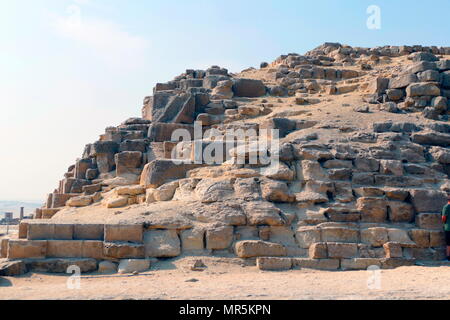 G1a die Pyramide des Hetepheres, einer der drei Königin Pyramiden im Osten der Großen Pyramide von Gizeh Cheops, in der Nekropole. Königin Hetepheres ich war die Königin von Ägypten während der vierten Dynastie in Ägypten (C. 2600 v. Chr.) Stockfoto