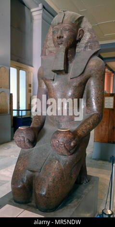 Roter Granit Statue der Königin Hatschepsut (1507 - 1458 v. Chr.), dem Fünften Pharao der achtzehnten Dynastie in Ägypten. Sie war die zweite historisch bestätigt weiblichen Pharao, wobei der erste Sobekneferu. Stockfoto