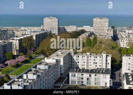 Le Havre (Normandie, Frankreich): North Western Avenue Foch mit der Stadt Tor "Porte Oceane' im Hintergrund *** Local Caption *** Stockfoto