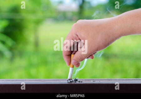 Weltnichtrauchertag Männer Zigarettenpause und einer Zigarette senden Stockfoto