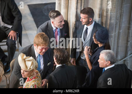 (Im Uhrzeigersinn von links oben) David versorgen, David Beckham, Victoria Beckham, Martin Sorrell, James Blunt, Sofia Wellesley und Elton John in der St. George's Chapel auf Schloss Windsor für die Hochzeit von Prinz Harry und Meghan Markle. Bild Datum: Samstag, 19. Mai 2018. Siehe PA Geschichte königliche Hochzeit. Photo Credit: Danny Lawson/PA-Kabel Stockfoto