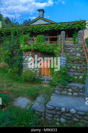 Raju's Cottage - eine schöne Homestay in Tirthan Tal (Himachal Pradesh, Indien) Stockfoto