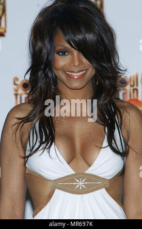 Janet Jackson auf der 18. jährlichen Soul Train Music Awards im Internationalen Kulturzentrum in Los Angeles. 20. März 2004. JacksonJanet008 Red Carpet Event, Vertikal, USA, Filmindustrie, Prominente, Fotografie, Bestof, Kunst, Kultur und Unterhaltung, Topix Prominente Fashion/Vertikal, Besten, Event in Hollywood Leben - Kalifornien, Roter Teppich und backstage, USA, Film, Stars, Film Stars, TV Stars, Musik, Promis, Fotografie, Bestof, Kunst, Kultur und Unterhaltung, Topix, headshot, vertikal, eine Person aus dem Jahr 2003, Anfrage tsuni@Gamma-USA.com Stockfoto