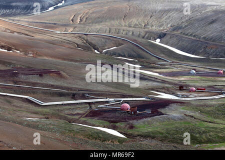 Rohrleitungen der geothermisches Kraftwerk Krafla in vulkanischen Landschaft, Krafla, Northern Island, Island Stockfoto