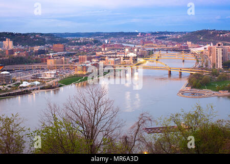 Brücken über den Allegheny River, Pittsburgh, Pennsylvania, USA Stockfoto