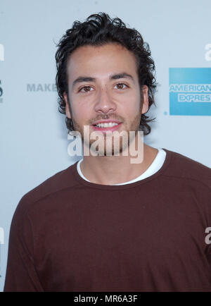 Howie Dorough (Backstreet Boys) 2002 auf dem Internationalen Tag des Kindes gefährdeter Ankunft in Santa Monica Pier in Los Angeles. November 10, 2002. Howie Backstreetboys 177 Red Carpet Event, Vertikal, USA, Filmindustrie, Prominente, Fotografie, Bestof, Kunst, Kultur und Unterhaltung, Topix Prominente Fashion/Vertikal, Besten, Event in Hollywood Leben - Kalifornien, Roter Teppich und backstage, USA, Film, Stars, Film Stars, TV Stars, Musik, Promis, Fotografie, Bestof, Kunst, Kultur und Unterhaltung, Topix, headshot, vertikal, eine Person aus dem Jahr 20. Stockfoto