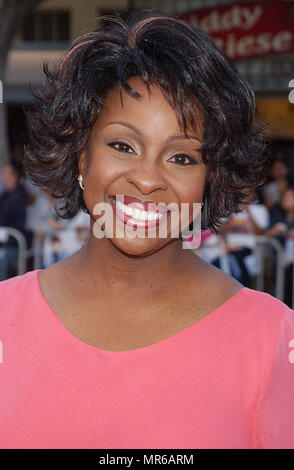 Gladys Knight anreisen, bei der Premiere von "Hollywood Homicide" an der Westwood Village Theater in Los Angeles. 10. Juni 2003. KnightGladys068 Red Carpet Event, Vertikal, USA, Filmindustrie, Prominente, Fotografie, Bestof, Kunst, Kultur und Unterhaltung, Topix Prominente Fashion/Vertikal, Besten, Event in Hollywood Leben - Kalifornien, Roter Teppich und backstage, USA, Film, Stars, Film Stars, TV Stars, Musik, Promis, Fotografie, Bestof, Kunst, Kultur und Unterhaltung, Topix, headshot, vertikal, eine Person aus dem Jahr 2003, Anfrage tsuni @ Gamma-USA. c Stockfoto