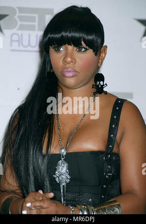 Lil' Kim an der "WETTE Nominierungen 2003" im Kodak Theater in Los Angeles. 14. Mai 2003. Lil' Kim 14 Red Carpet Event, Vertikal, USA, Filmindustrie, Prominente, Fotografie, Bestof, Kunst, Kultur und Unterhaltung, Topix Prominente Fashion/Vertikal, Besten, Event in Hollywood Leben - Kalifornien, Roter Teppich und backstage, USA, Film, Stars, Film Stars, TV Stars, Musik, Promis, Fotografie, Bestof, Kunst, Kultur und Unterhaltung, Topix, headshot, vertikal, eine Person aus dem Jahr 2003, Anfrage tsuni@Gamma-USA.com Stockfoto