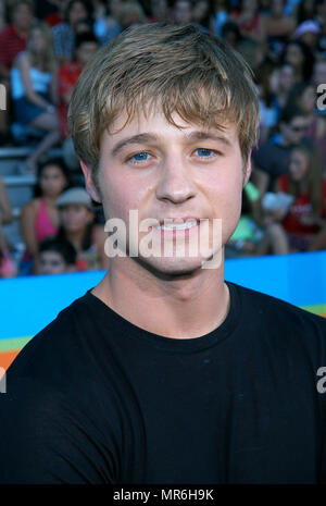 Benjamin McKenzie (OC) an der 'Teen Choice Awards 2003' bei der Ankunft im Universal Amphitheater von Los Angeles. August 2, 2003. McKenzieBenjamin OC 152 Red Carpet Event, Vertikal, USA, Filmindustrie, Prominente, Fotografie, Bestof, Kunst, Kultur und Unterhaltung, Topix Prominente Fashion/Vertikal, Besten, Event in Hollywood Leben - Kalifornien, Roter Teppich und backstage, USA, Film, Stars, Film Stars, TV Stars, Musik, Promis, Fotografie, Bestof, Kunst, Kultur und Unterhaltung, Topix, headshot, vertikal, eine Person aus dem Jahr 2003, Anfrage tsuni@Gam Stockfoto