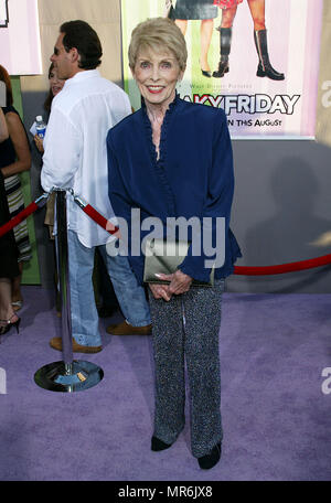 Janet Leigh Ankommend an der Kreuzung 'Freaky Freitag 'Premiere am El Captain Theater in Los Angeles. August 4, 2003 LeighJanet005 Red Carpet Event, Vertikal, USA, Filmindustrie, Prominente, Fotografie, Bestof, Kunst, Kultur und Unterhaltung, Topix Prominente Fashion/Vertikal, Besten, Event in Hollywood Leben - Kalifornien, Roter Teppich und backstage, USA, Film, Stars, Film Stars, TV Stars, Musik, Promis, Fotografie, Bestof, Kunst, Kultur und Unterhaltung, Topix, vertikal, eine Person aus dem Jahr 2003, Anfrage tsuni@Gamma-USA.com Mode - Volle LengthLeig Stockfoto