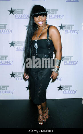 Lil' Kim an der "WETTE Nominierungen 2003" im Kodak Theater in Los Angeles. 14. Mai 2003. Lil' Kim 15 Red Carpet Event, Vertikal, USA, Filmindustrie, Prominente, Fotografie, Bestof, Kunst, Kultur und Unterhaltung, Topix Prominente Fashion/Vertikal, Besten, Event in Hollywood Leben - Kalifornien, Roter Teppich und backstage, USA, Film, Stars, Film Stars, TV Stars, Musik, Promis, Fotografie, Bestof, Kunst, Kultur und Unterhaltung, Topix, vertikal, eine Person aus dem Jahr 2003, Anfrage tsuni@Gamma-USA.com Mode - Volle LengthLil' Kim 15 Red Carpet Event, V Stockfoto